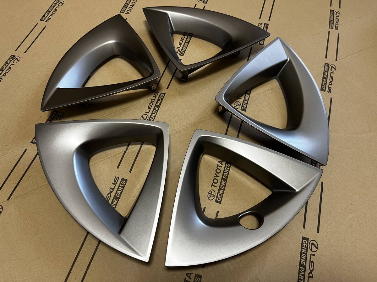 未使用 ZVW50プリウス 後期アクセントピース20枚 濃いシルバー 未使用 ZVW50プリウス 後期アクセントピース20枚 濃いシルバー
