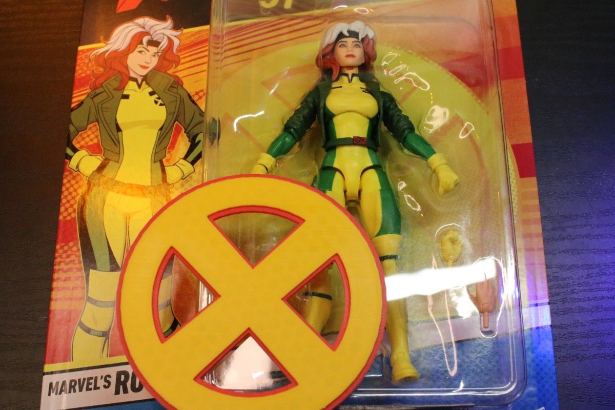 新品未開封マーベルレ ローグ+ xmenマークジオラマボーナスプレゼント 新品未開マーベル・レジェンド・シリーズ ローグ(X-MEN '97)封