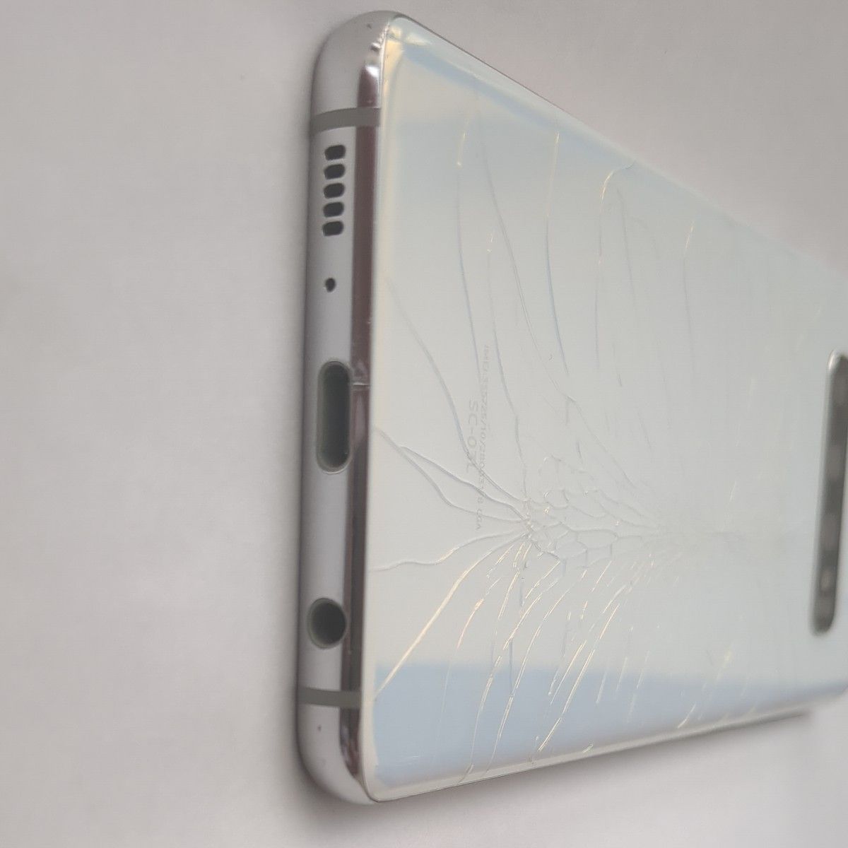激安・訳あり Galaxy S10 128GB docomo 〇 SC-03L プリズム 激安・訳あり Galaxy S10 128GB docomo 〇 SC-03L プリズム