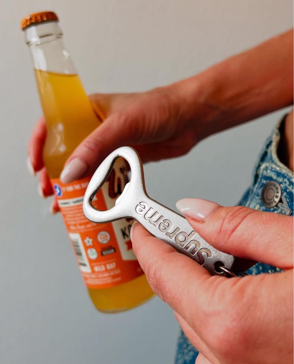 Supreme Bottle Opener Keychainシュプリーム ボトル オープナー Supreme Bottle Opener Keychainシュプリーム ボトル オープナー