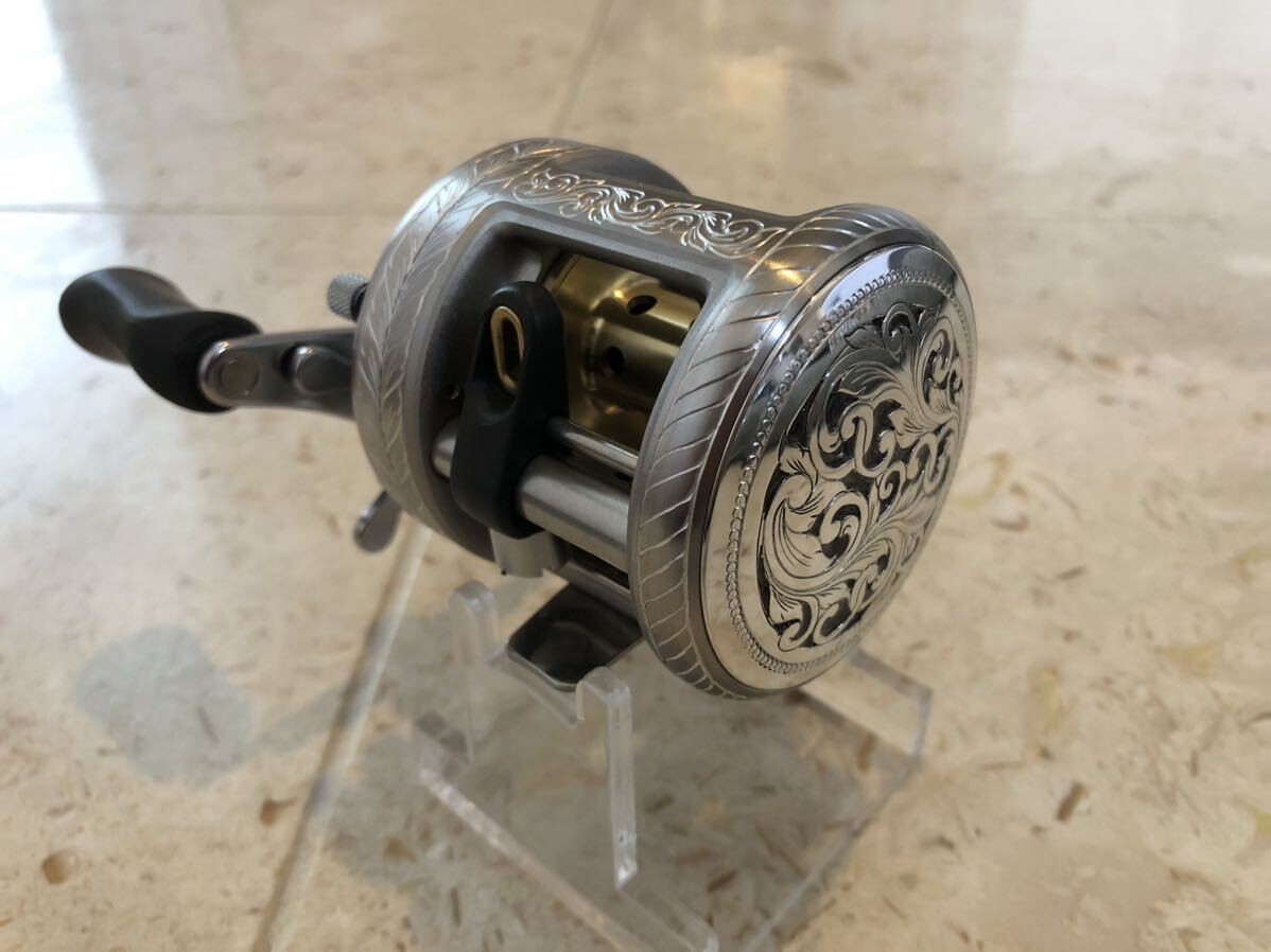 シマノ 05 カルカッタ100 透し彫り カスタム SHIMANO 彫金 シマノ 05 カルカッタ100 透し彫り カスタム SHIMANO 彫金