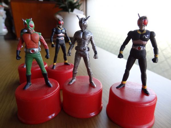 [ Shokugan figure ] bottle cap Kamen Rider 4 kind +1