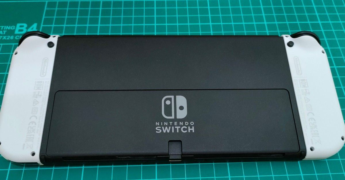 極美品】Nintendo SWITCH 有機ELモデル ホワイト おまけ付き 極美品】Nintendo SWITCH 有機ELモデル ホワイト おまけ付き