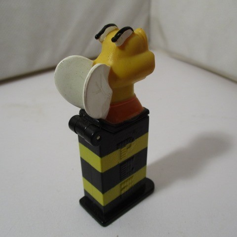 PEZ General Mills Honey Nut Cheerios BuzzBee 2001 Kf942の画像2