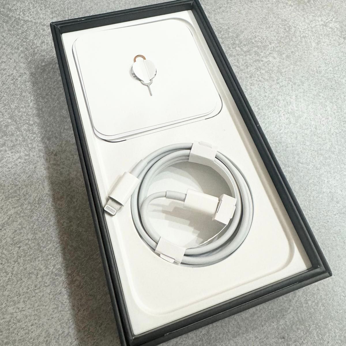 美品】iPhone 13 pro Max 128GB グラファイト SIMフリー Apple 美品】iPhone 13 pro Max 128GB グラファイト SIMフリー Apple