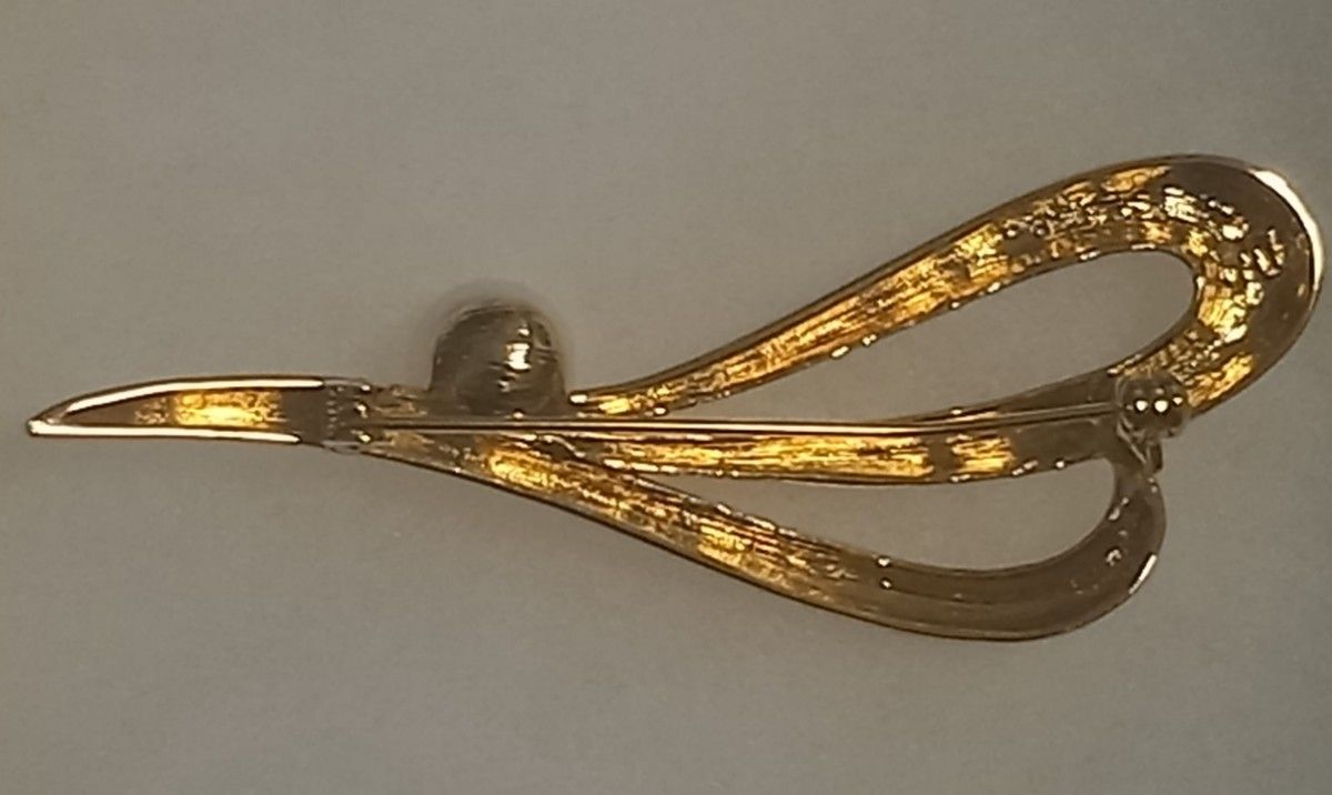 ウインクパール WINK PEARL ゴールドブローチ W刻印有り 中古品 ウインクパール WINK PEARL ゴールドブローチ W刻印有り 中古品