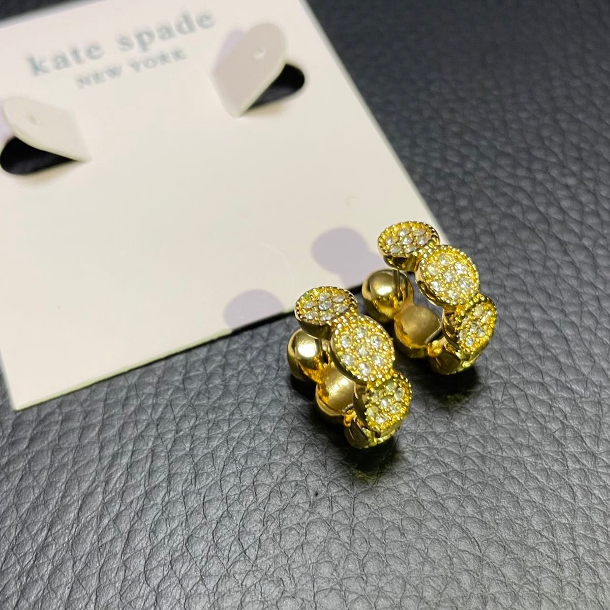 Kate Spade ゴールドのフリップフロップスタッドイヤリング ケイトスペード kate spade new york ピアス アクセサリー