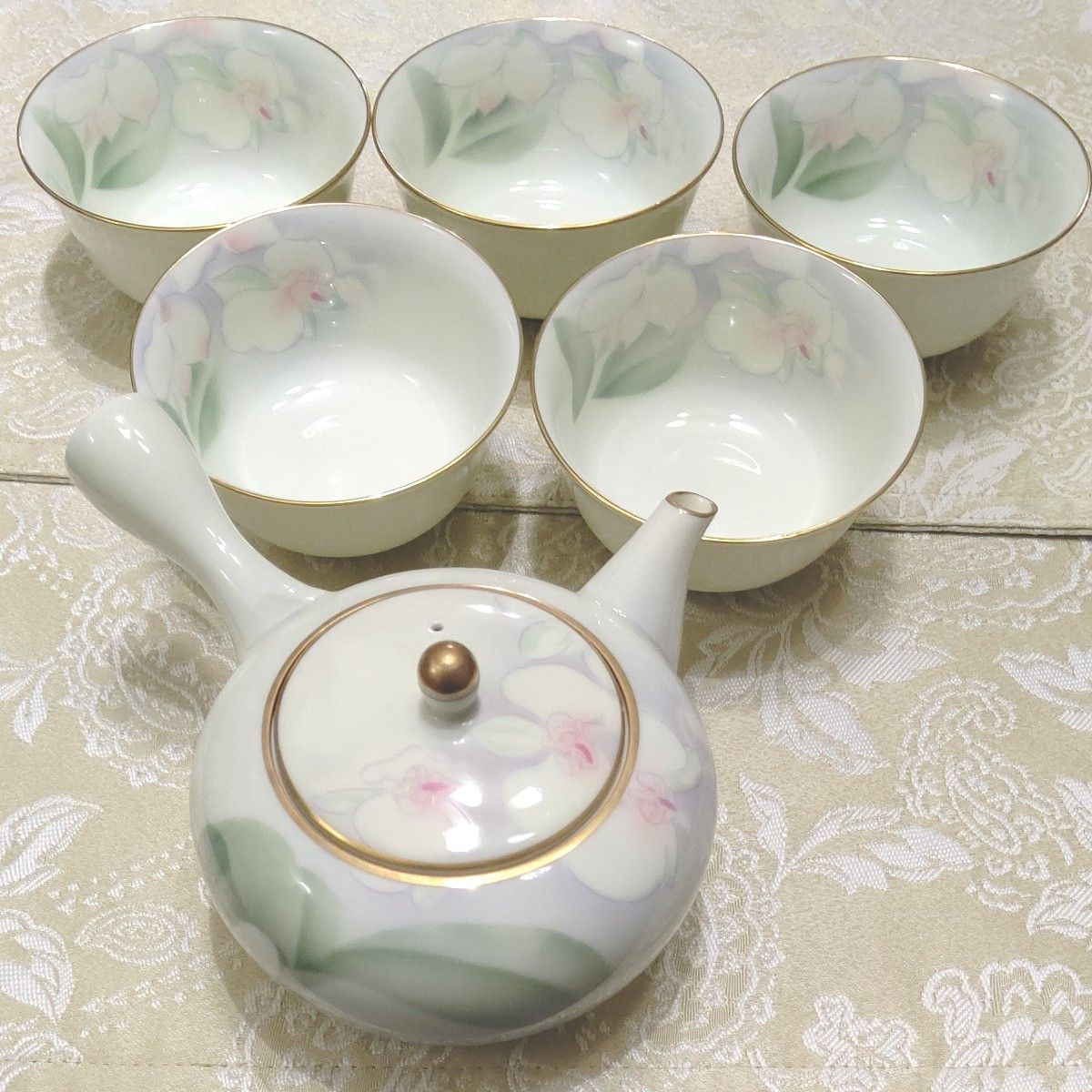 深川製磁 胡蝶蘭 茶器揃 豊満 急須 湯呑み 蓋付き 金彩 深川製磁 胡蝶蘭 茶器揃 豊満 急須 湯呑み 蓋付き 金彩