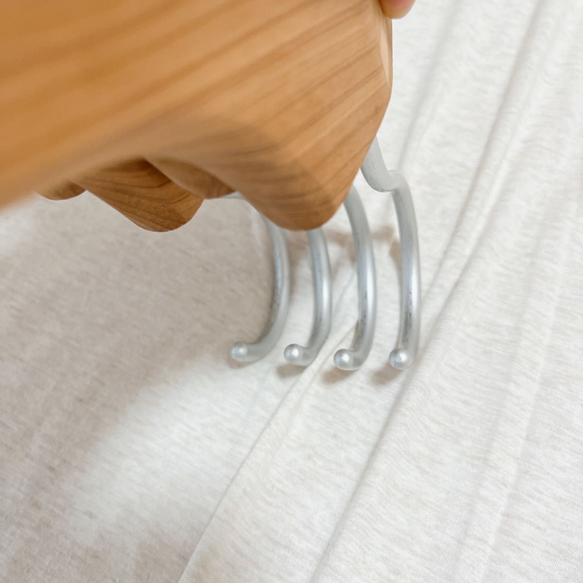 無印良品 MUJI 廃盤品 レッドシダーハンガー 木製ハンガー 4本 無印良品 MUJI 廃盤品 レッドシダーハンガー 木製ハンガー 4本