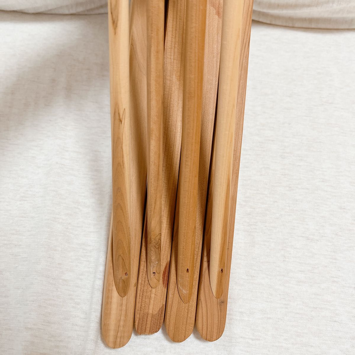 無印良品 MUJI 廃盤品 レッドシダーハンガー 木製ハンガー 4本 無印良品 MUJI 廃盤品 レッドシダーハンガー 木製ハンガー 4本