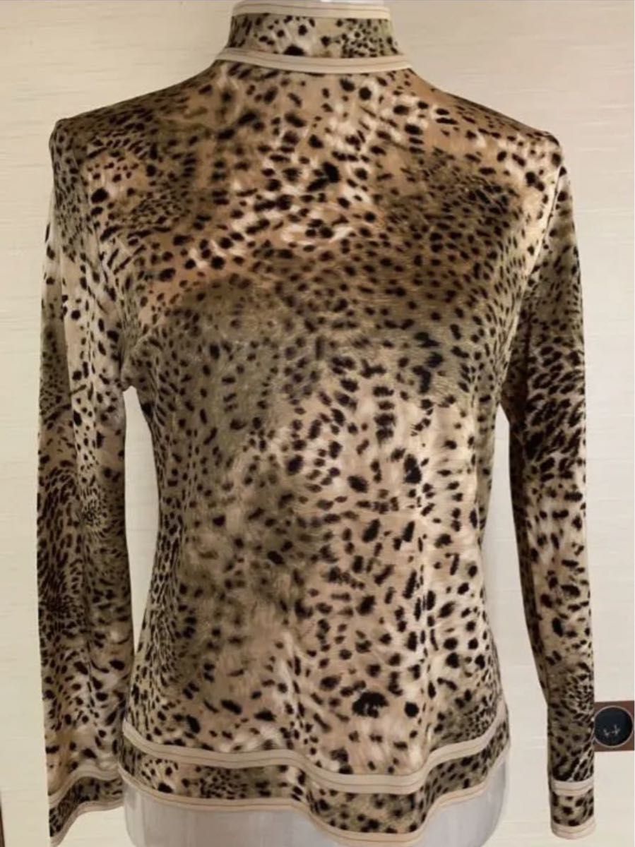 超美品レオナールLEONARD定番シルクウールハイネックトップス 超美品レオナールLEONARD定番シルクウールハイネックトップス