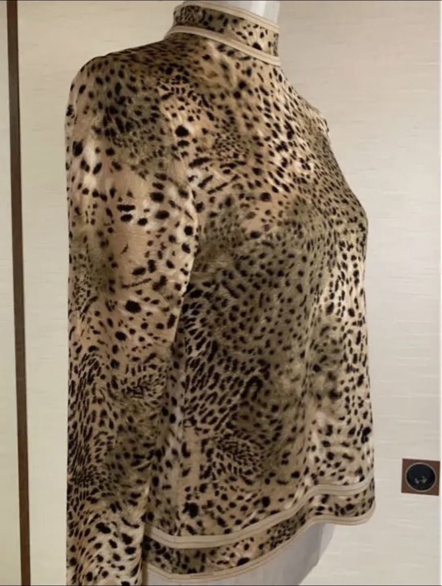 超美品レオナールLEONARD定番シルクウールハイネックトップス 超美品レオナールLEONARD定番シルクウールハイネックトップス