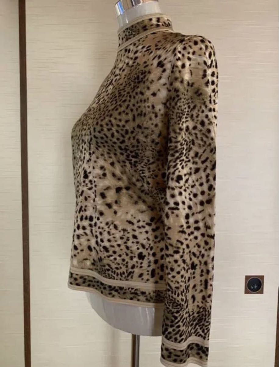 超美品レオナールLEONARD定番シルクウールハイネックトップス 超美品レオナールLEONARD定番シルクウールハイネックトップス