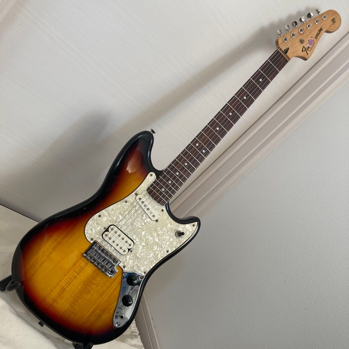Cyclone Squier by Fender サンバースト 2012年製 改造あり Cyclone Squier by Fender サンバースト 2012年製 改造あり