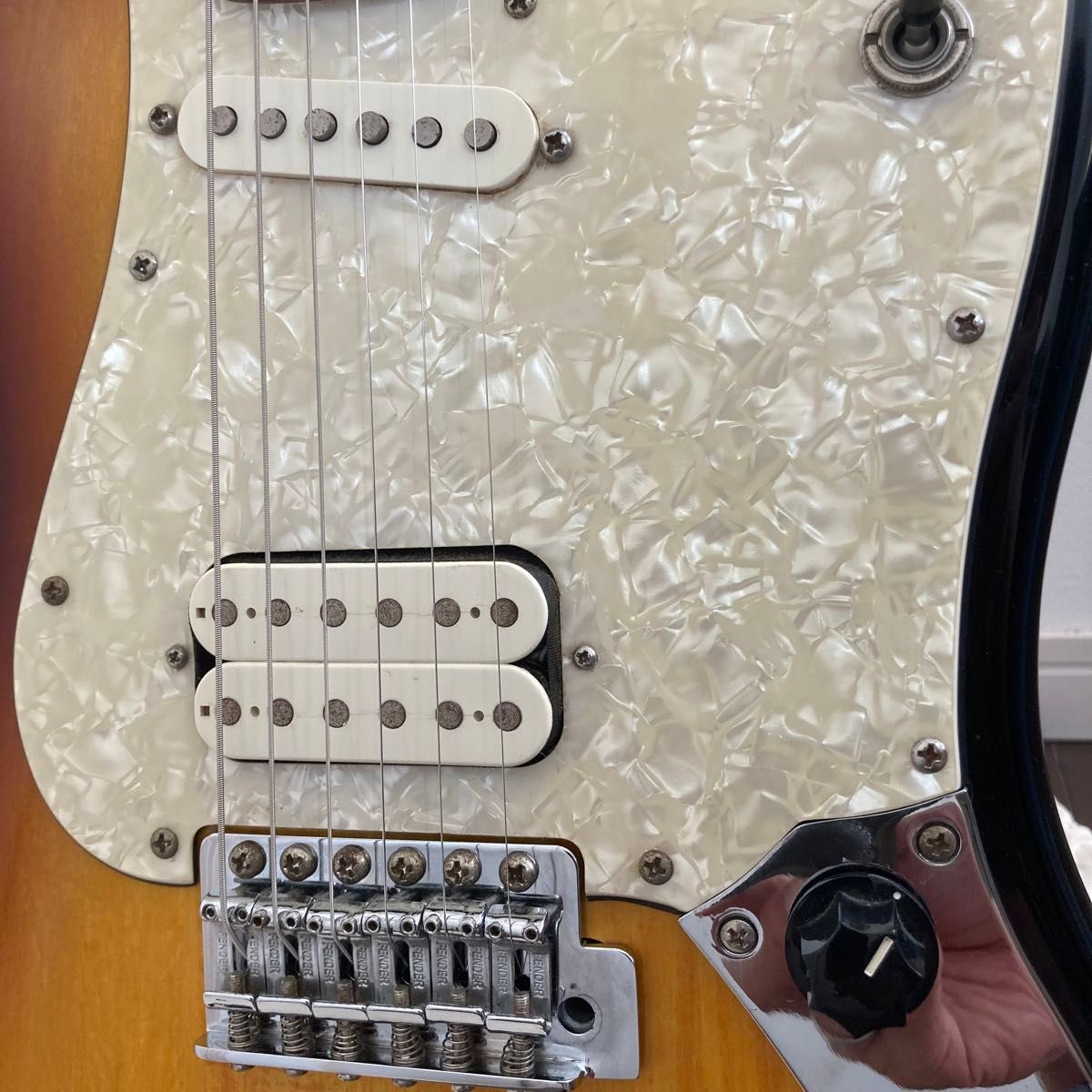 Cyclone Squier by Fender サンバースト 2012年製 改造あり Cyclone Squier by Fender サンバースト 2012年製 改造あり