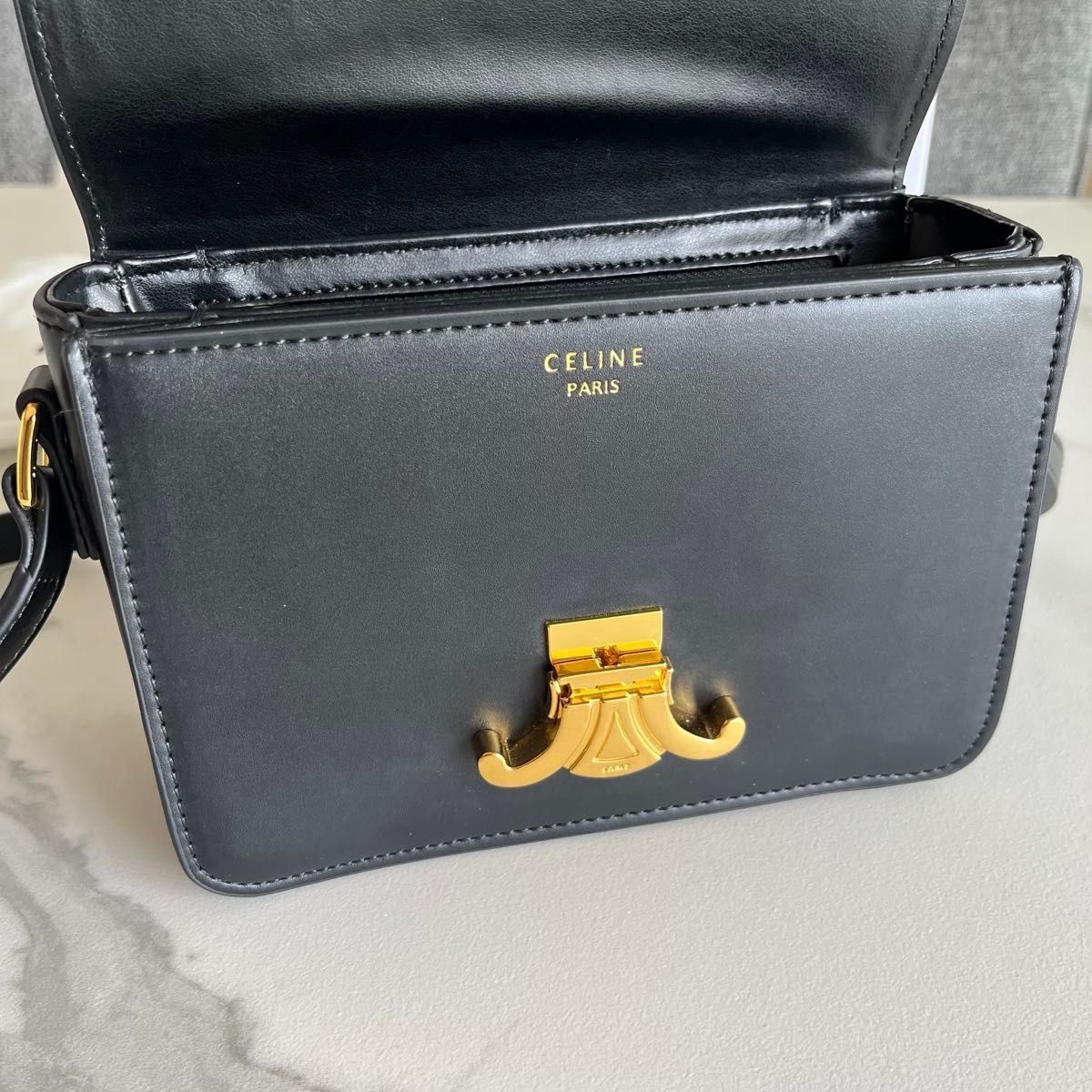 CELINE セリーヌ ティーン トリオンフ バッグ シャイニーカーフ CELINE セリーヌ ティーン トリオンフ バッグ シャイニーカーフ