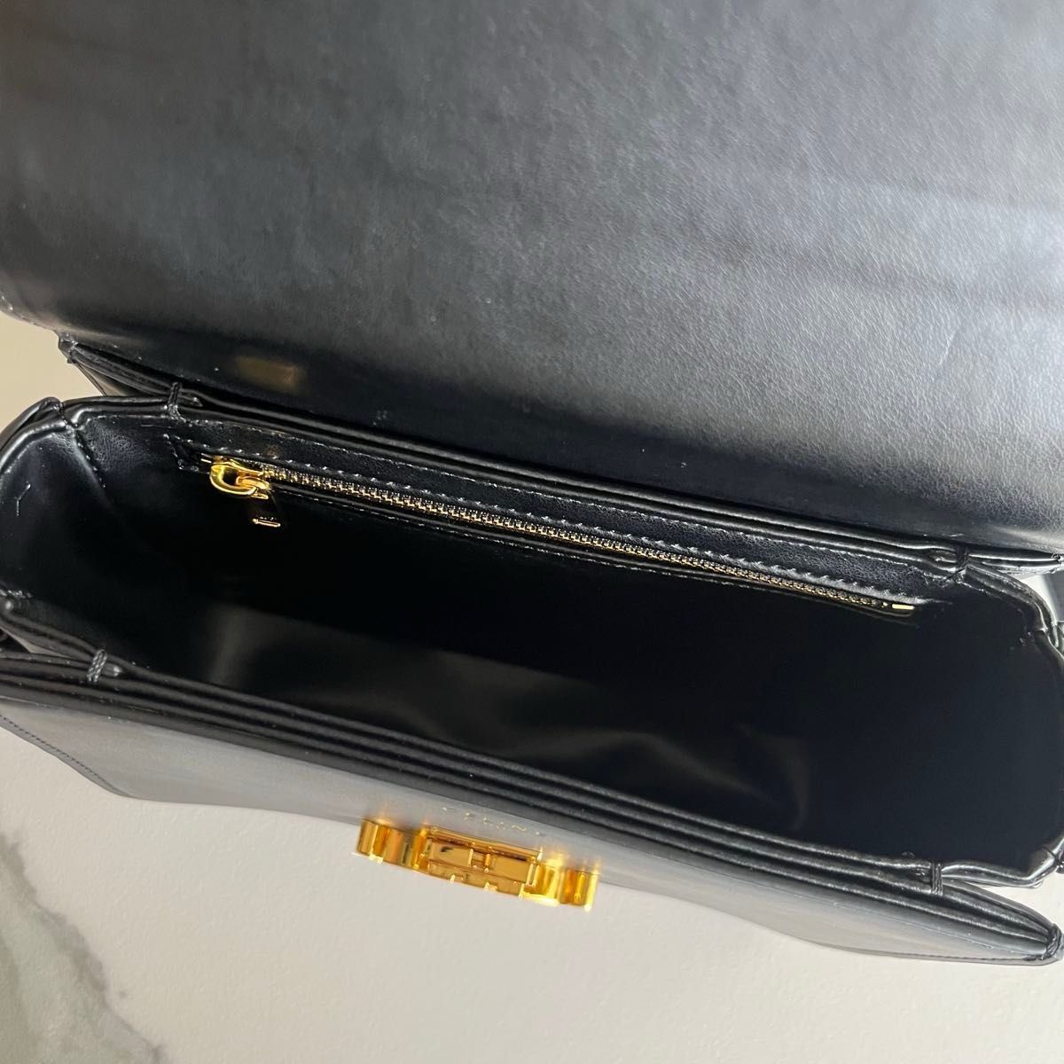 CELINE セリーヌ ティーン トリオンフ バッグ シャイニーカーフ CELINE セリーヌ ティーン トリオンフ バッグ シャイニーカーフ