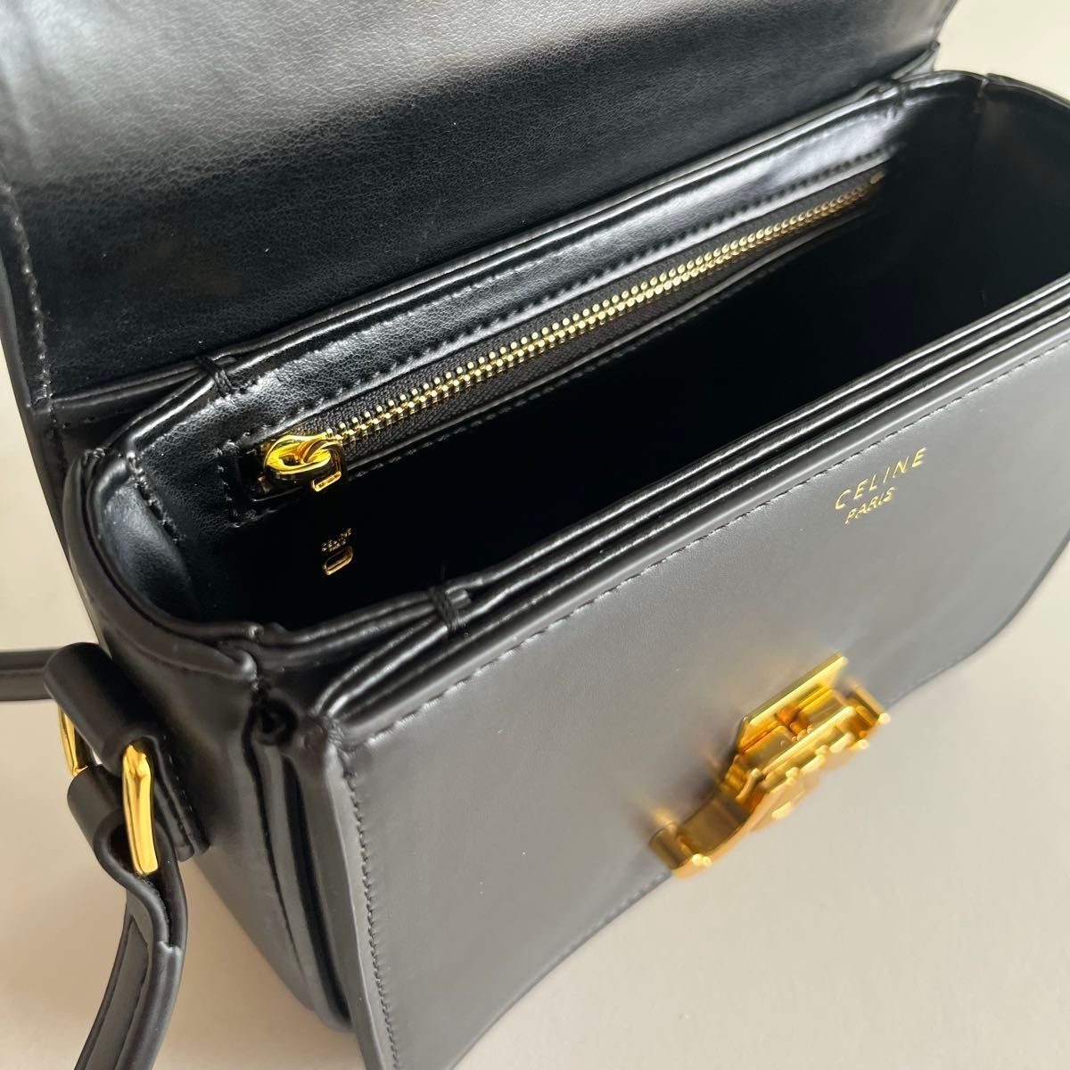 CELINE セリーヌ ティーン トリオンフ バッグ シャイニーカーフ CELINE セリーヌ ティーン トリオンフ バッグ シャイニーカーフ