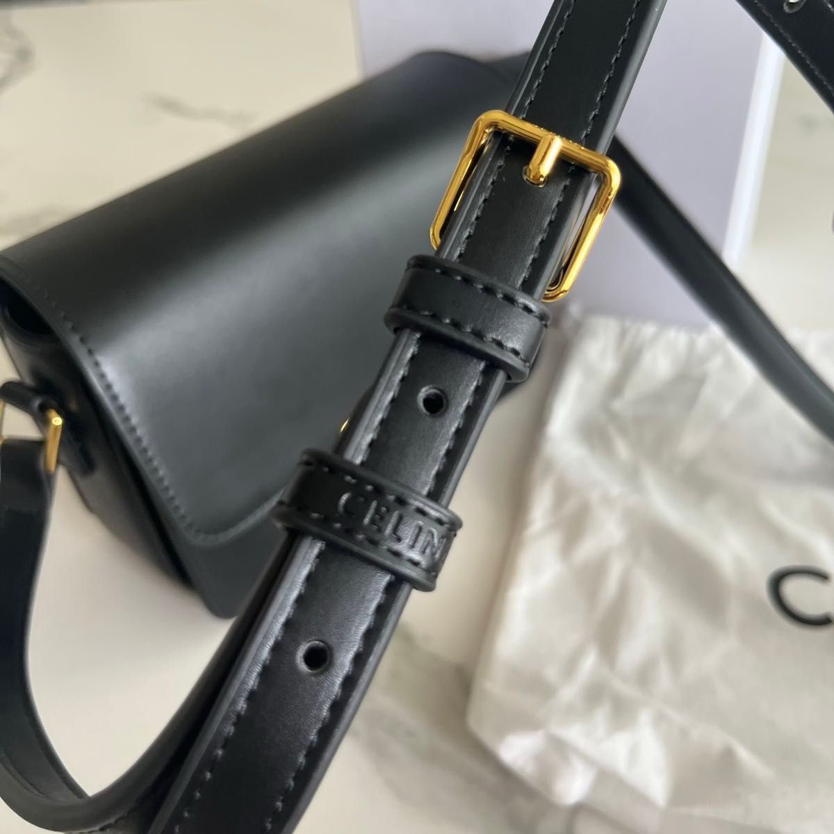CELINE セリーヌ ティーン トリオンフ バッグ シャイニーカーフ CELINE セリーヌ ティーン トリオンフ バッグ シャイニーカーフ