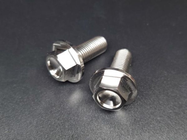 64チタン ヘッドライトケーシングボルト (ホンダ純正部品90151 64チタン ヘッドライトケーシングボルト (ホンダ純正部品90151