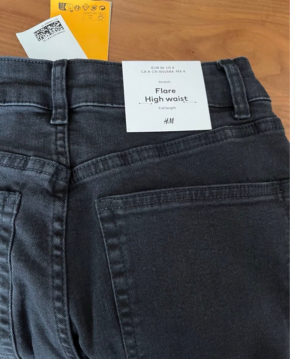 H&M】未使用タグ付 フレアーハイウエスト ジーンズ ブラック H&M】未使用タグ付 フレアーハイウエスト ジーンズ ブラック