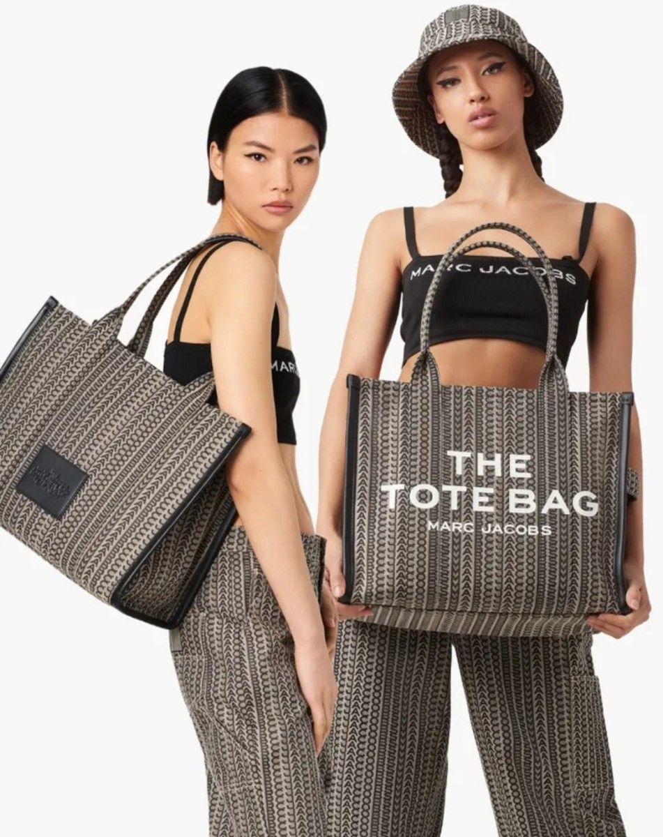 【MARC JACOBS】モノグラム ラージトート ショッピングバッグ MARC JACOBS マークジェイコブスザ モノグラム ラージ トート