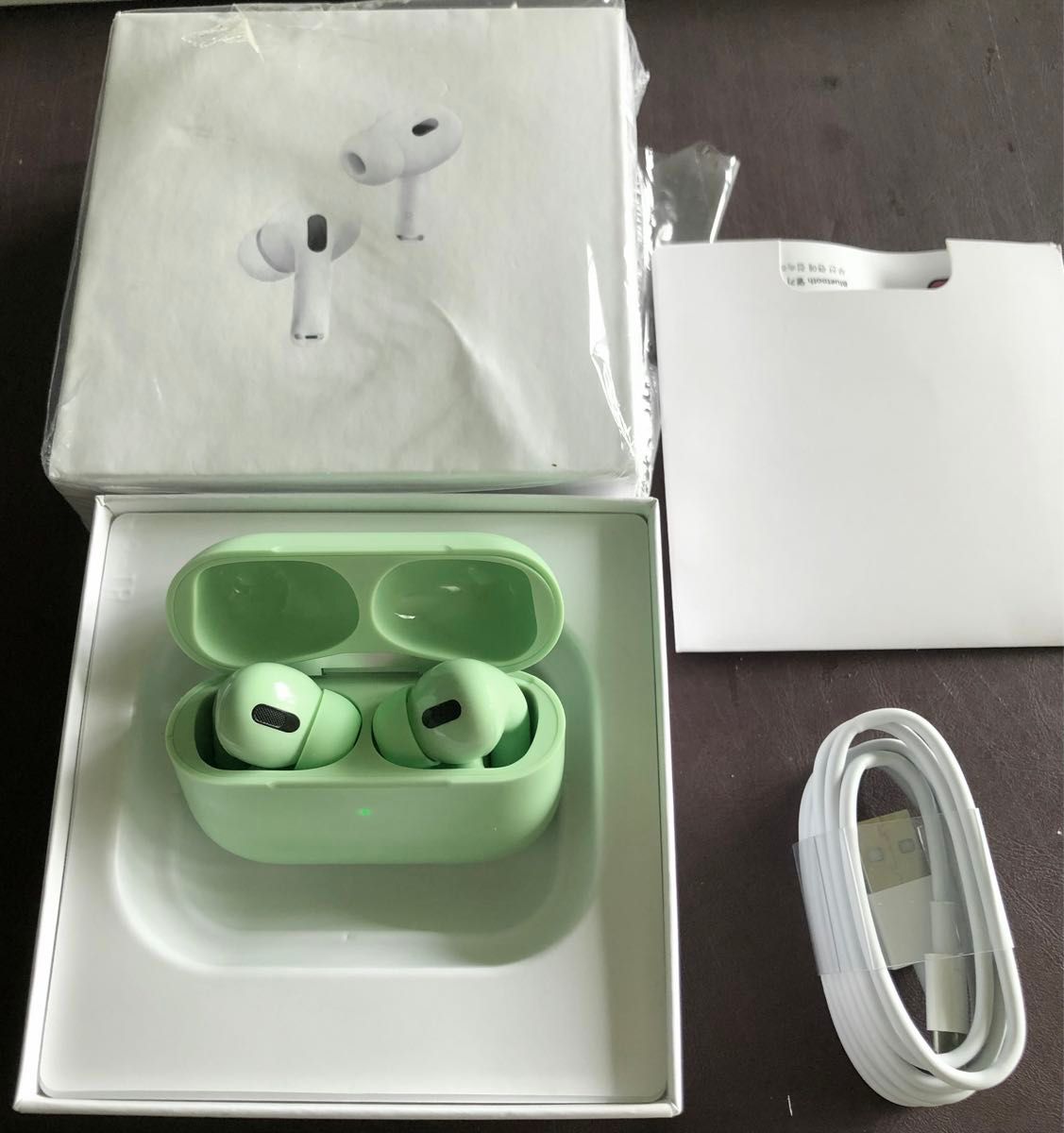 AirPods Pro 第2世代 互換品 Bluetoothイヤホン 薄黄緑色 外箱付 AirPods Pro 第2世代 互換品 Bluetoothイヤホン 薄黄緑色 外箱付