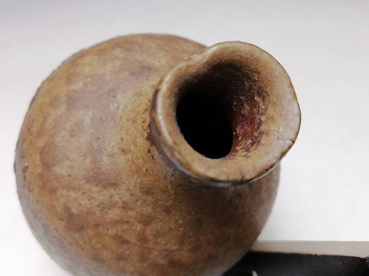 藤原建 』○ 備前 窯変 緋襷 胡麻 肩衝 徳利 ○師:北大路魯山人 藤原建 』○ 備前 窯変 緋襷 胡麻 肩衝 徳利 ○師:北大路魯山人