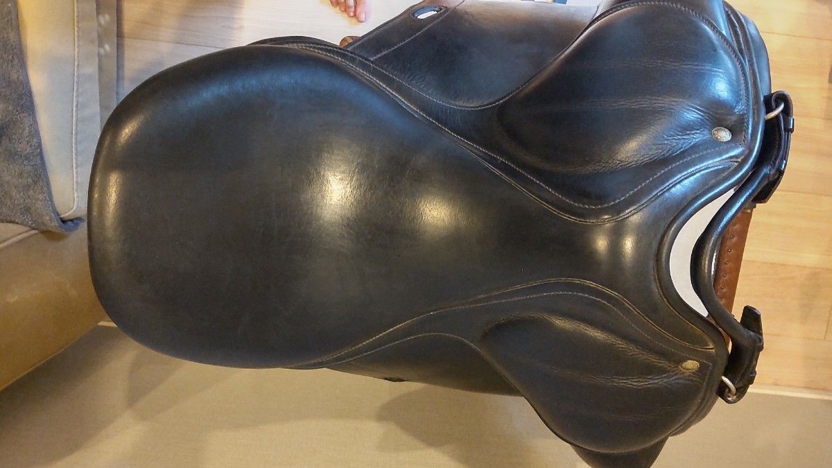 フランス製 シルデリック 馬場鞍 乗馬用品 馬術 鐙 鐙革付き フランス製 シルデリック 馬場鞍 乗馬用品 馬術 鐙 鐙革付き