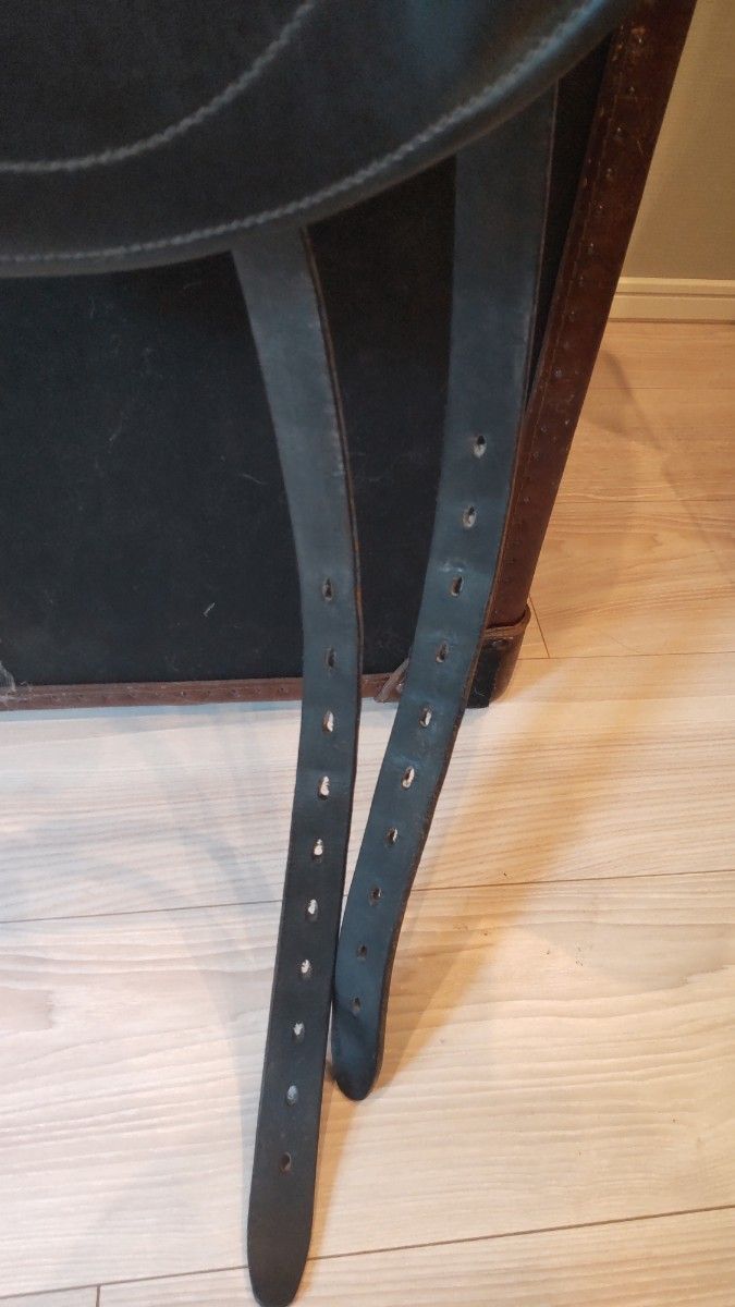 フランス製 シルデリック 馬場鞍 乗馬用品 馬術 鐙 鐙革付き フランス製 シルデリック 馬場鞍 乗馬用品 馬術 鐙 鐙革付き