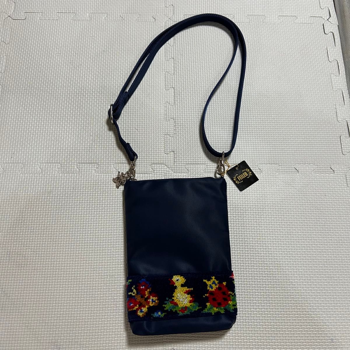 お値下げ中【新品未使用】フェイラーハイジ スマホショルダー お値下げ中【新品未使用】フェイラーハイジ スマホショルダー