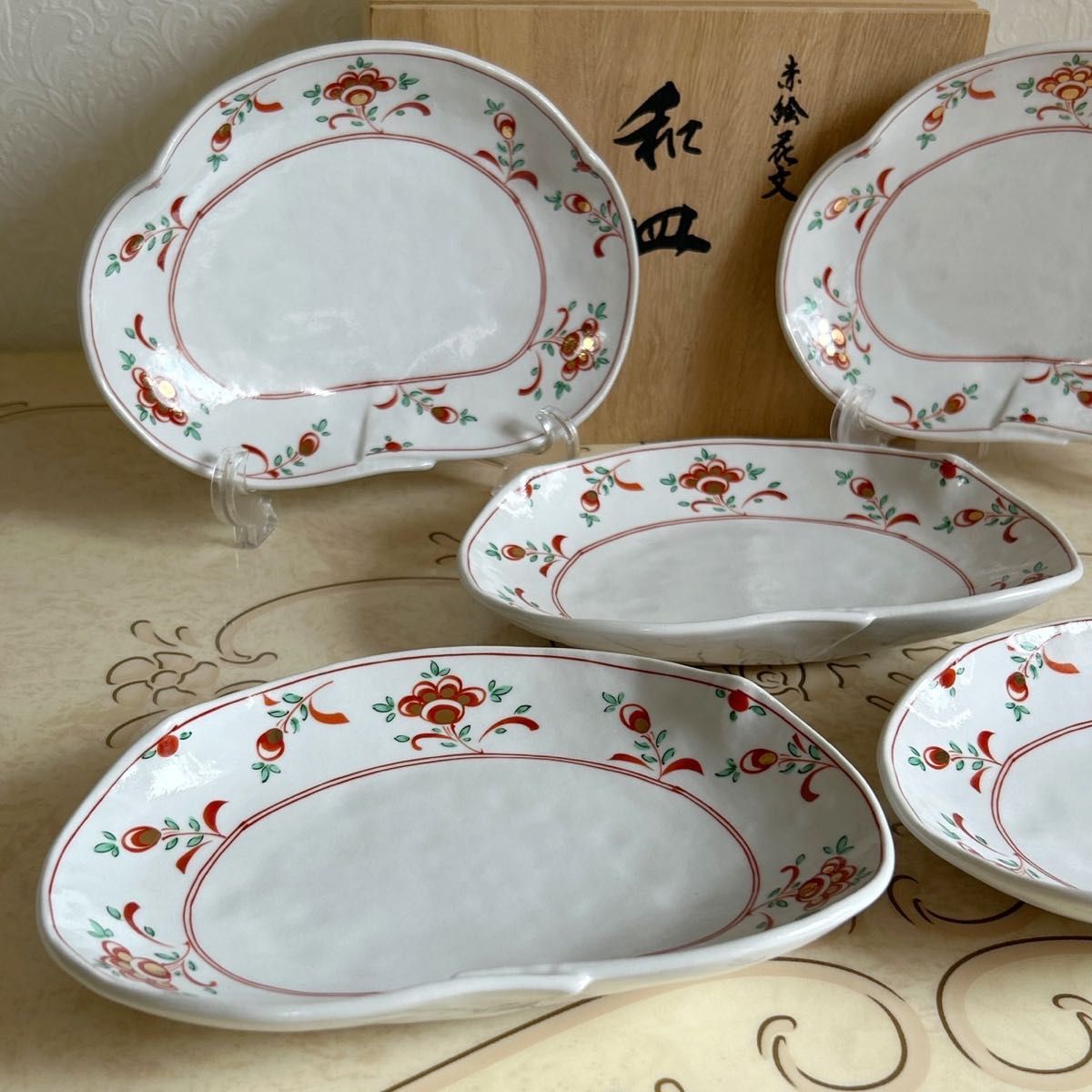 たち吉 赤絵花文 和皿揃 5枚セット 楕円皿 中皿 金彩 和食器 たち吉 赤絵花文 和皿揃 5枚セット 楕円皿 中皿 金彩 和食器