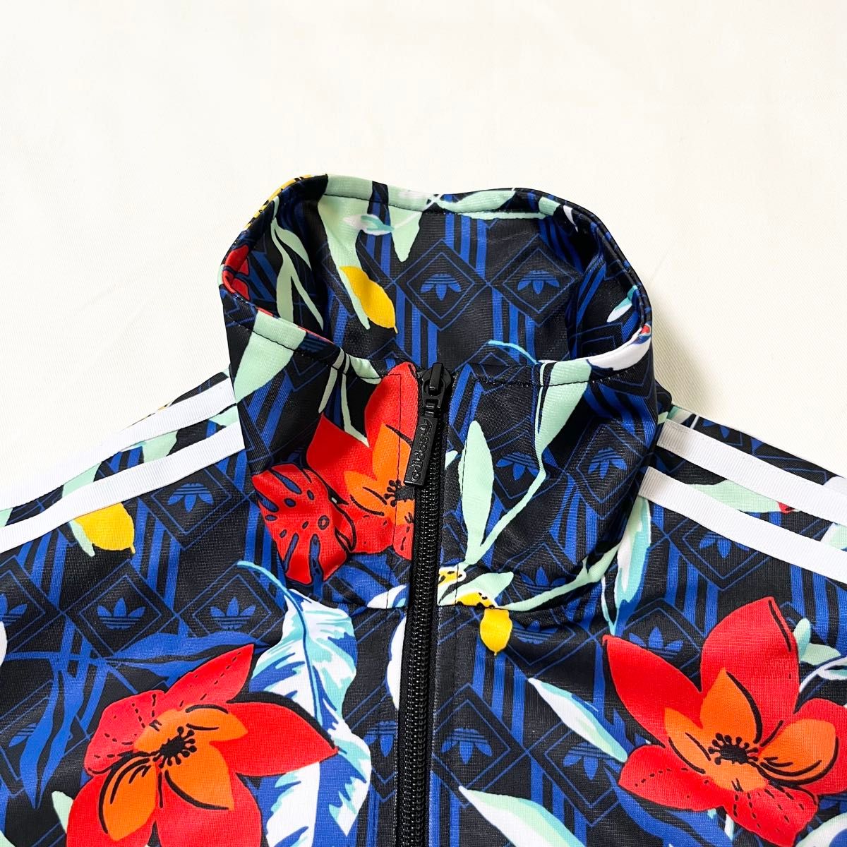 adidas originals × HER studio london コラボ 総柄トラック adidas originals × HER studio london コラボ 総柄トラック