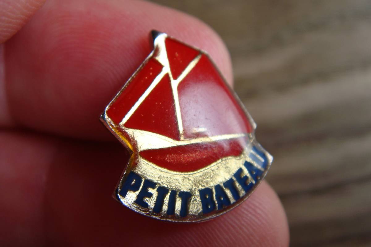 ◆ ...  pin  ... PETIT BATEAU  редко встречающийся   винтажный   pin  ...  Франция  пр-во   ... ... гаечный ключ  повседневный   Простая бандероль (teikeigai) 120  йен   отправка 