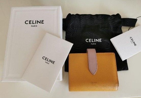 美品 セリーヌ スモールストラップウォレット 二つ折り財布 美品 セリーヌ スモールストラップウォレット 二つ折り財布