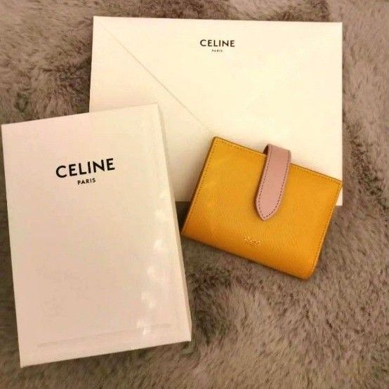 美品 セリーヌ スモールストラップウォレット 二つ折り財布 美品 セリーヌ スモールストラップウォレット 二つ折り財布