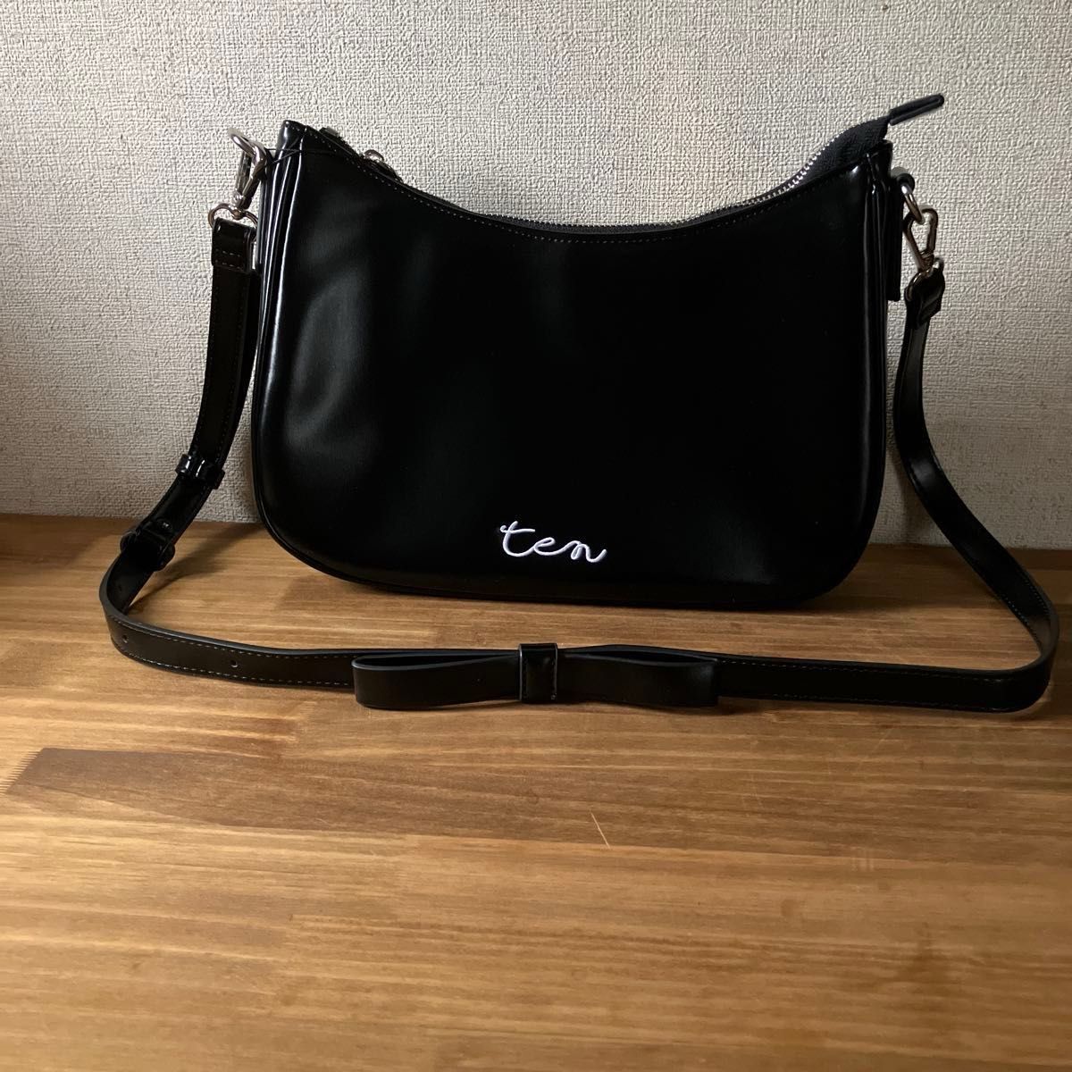 新品】ten 黒リボンショルダーバッグ 渡辺直美× YOPPY|Yahoo 新品】ten 黒リボンショルダーバッグ 渡辺直美× YOPPY|Yahoo