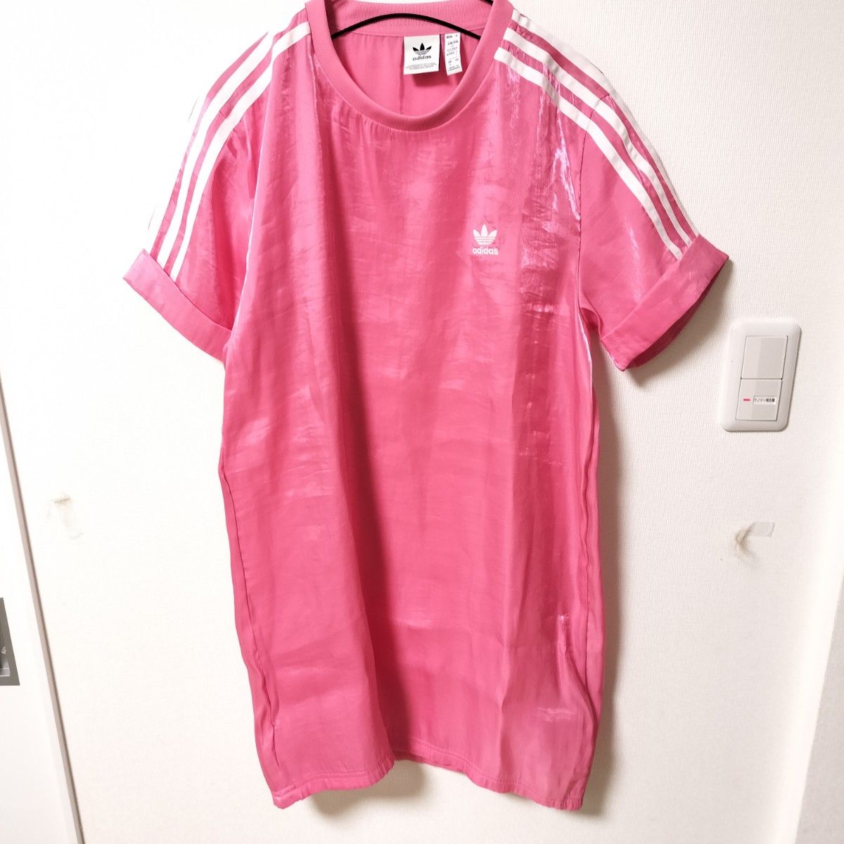 アディダス ピンク ドレス Tシャツ 半袖ワンピース 膝上丈 アディダス ピンク ドレス Tシャツ 半袖ワンピース 膝上丈