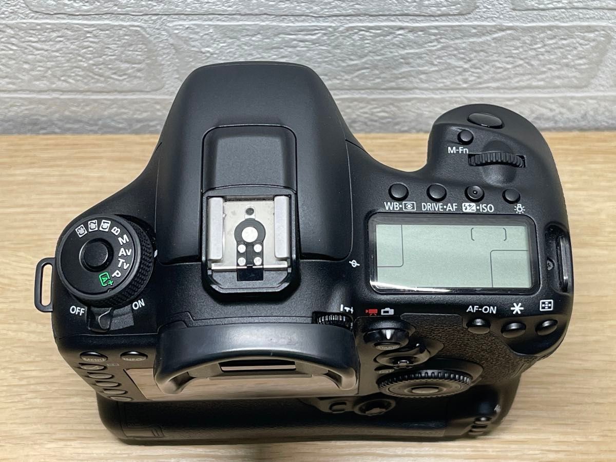 Canon EOS 7D Mark II バッテリーグリップ付属 付属品多数 Canon EOS 7D Mark II バッテリーグリップ付属 付属品多数