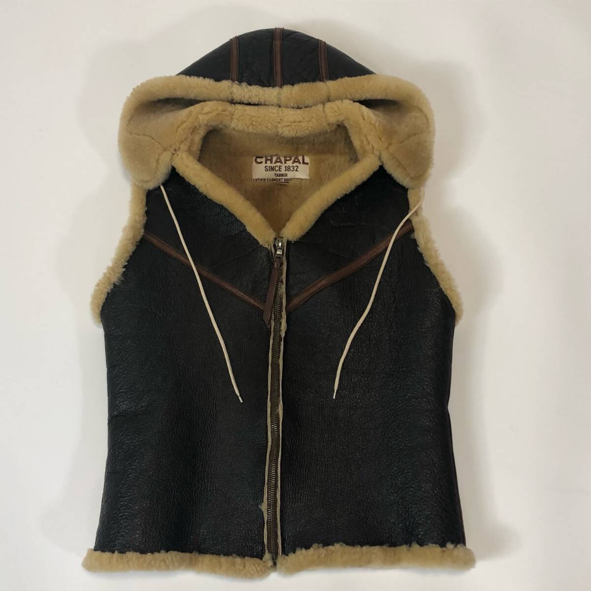 美品 CHAPAL(シャパル)リアルムートン フード付きベスト S 美品 CHAPAL(シャパル)リアルムートン フード付きベスト S