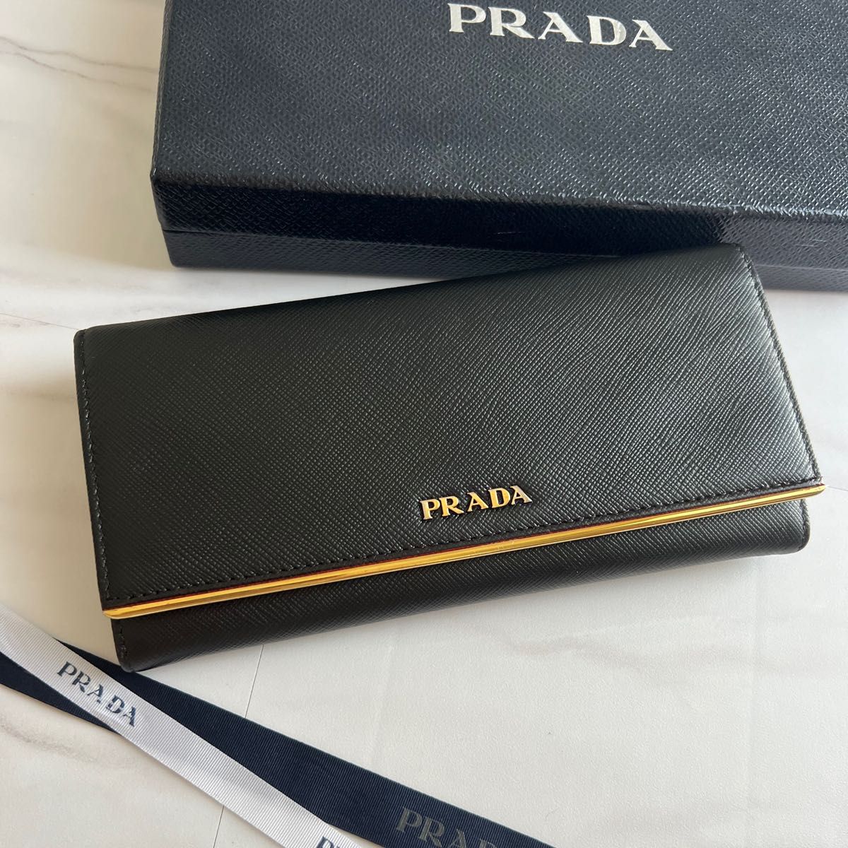 極美品】2023年秋冬新作 PRADA プラダ 長財布 ソフトカーフ 極美品】2023年秋冬新作 PRADA プラダ 長財布 ソフトカーフ