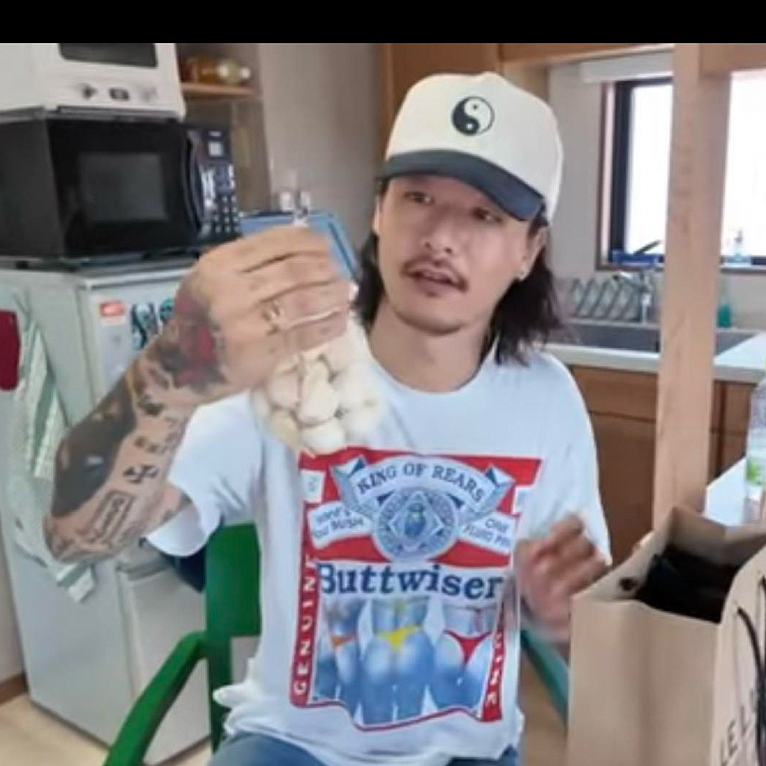 L 山田蓮 Buttwiser Tシャツ バドワイザー オモシーチャンネル L 山田蓮 Buttwiser Tシャツ バドワイザー オモシーチャンネル