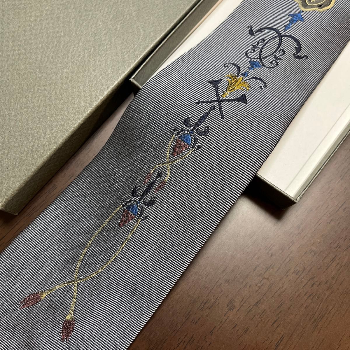 希少 美品 ドミニクフランス ネクタイ クールドゥソワ シルバー 希少 美品 ドミニクフランス ネクタイ クールドゥソワ シルバー