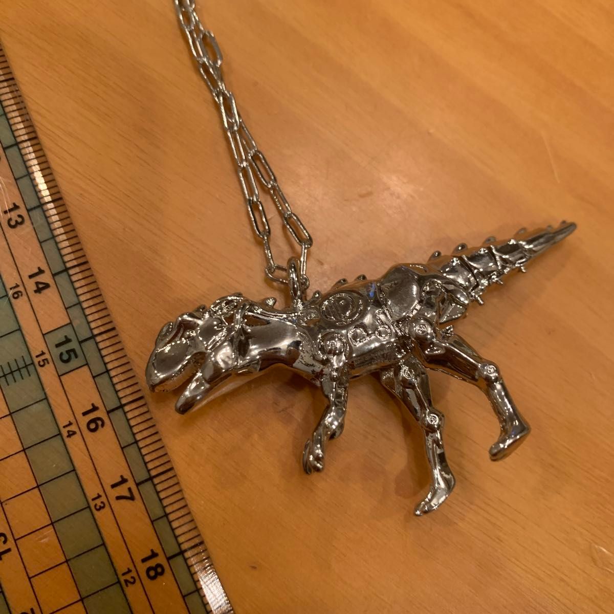 ディオール DIOR 空山基 コラボ REX 恐竜 ネックレス ペンダント ディオール DIOR 空山基 コラボ REX 恐竜 ネックレス ペンダント