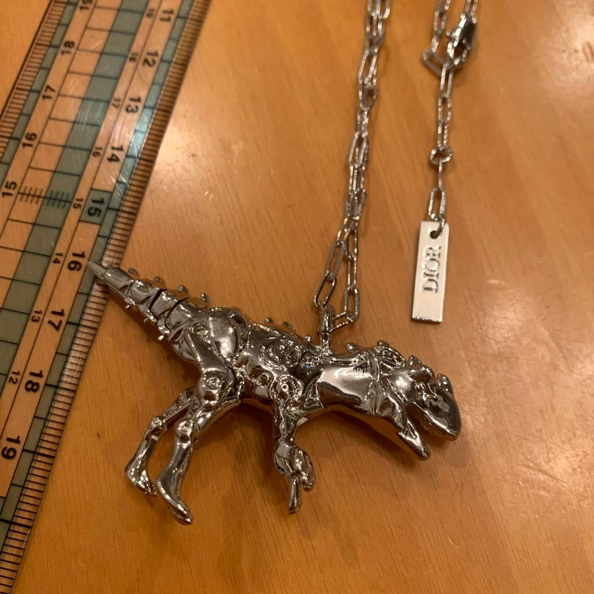 ディオール DIOR 空山基 コラボ REX 恐竜 ネックレス ペンダント ディオール DIOR 空山基 コラボ REX 恐竜 ネックレス ペンダント