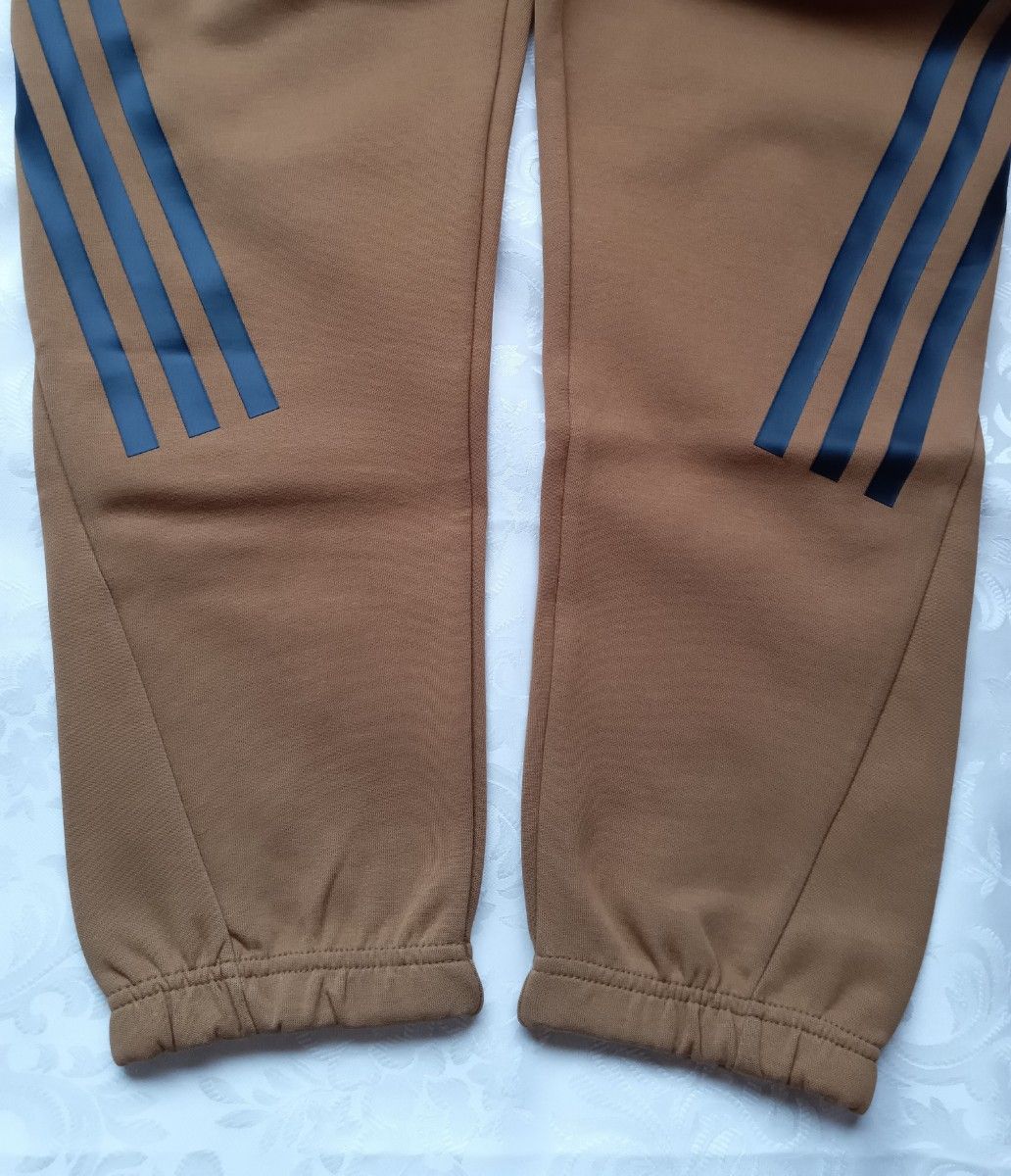 美品 adidas Men'sフューチャーアイコンスリーストライプパンツ 美品 adidas Men'sフューチャーアイコンスリーストライプパンツ
