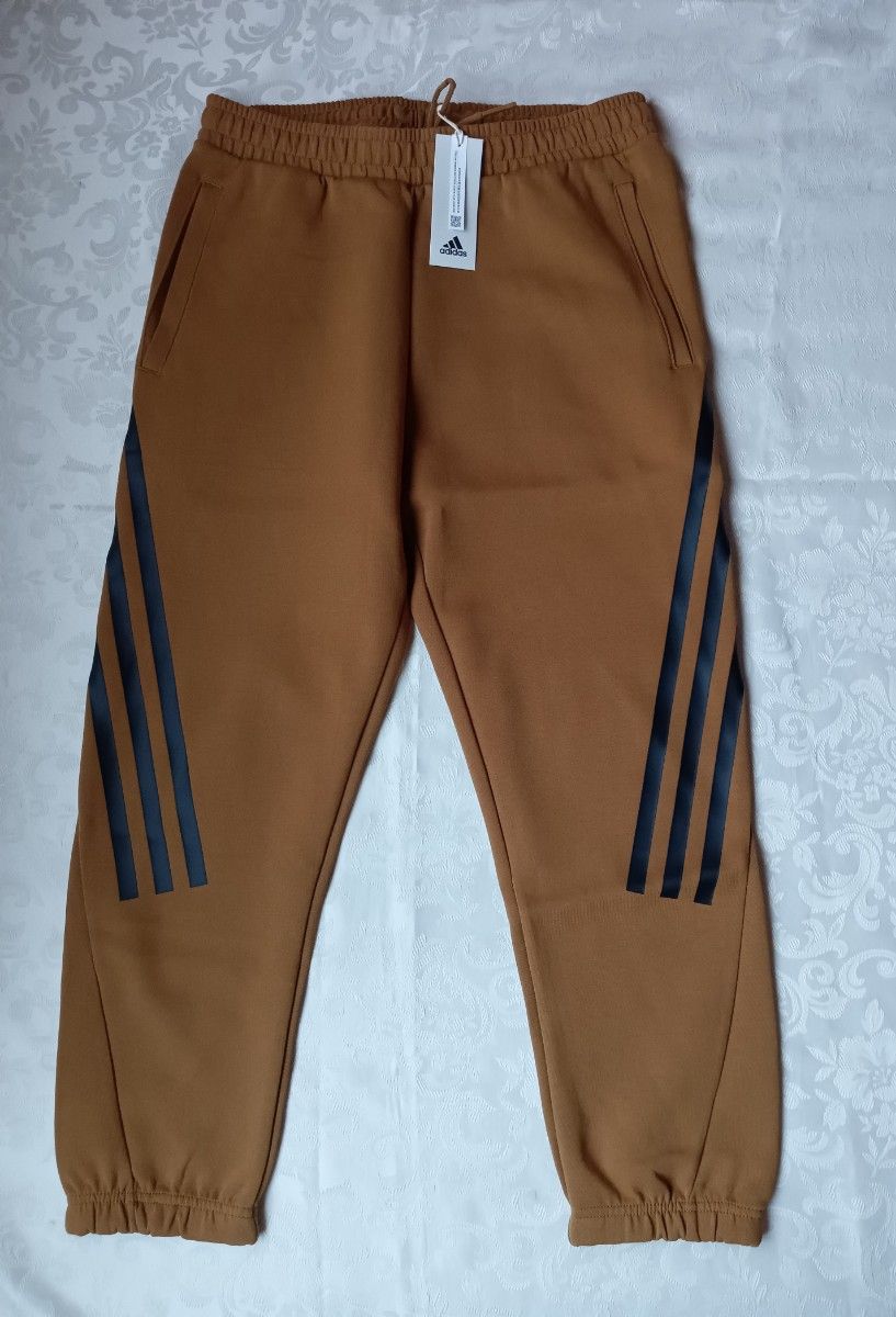 美品 adidas Men'sフューチャーアイコンスリーストライプパンツ 美品 adidas Men'sフューチャーアイコンスリーストライプパンツ