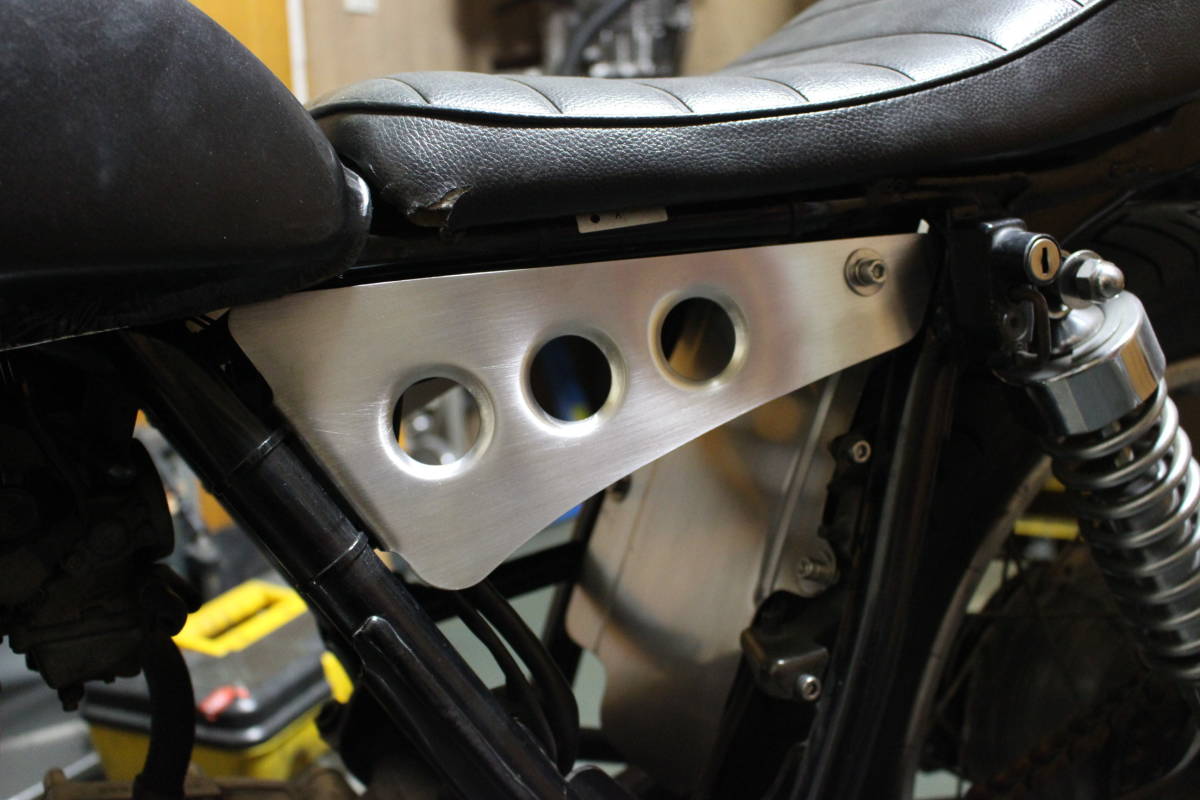 SR400 500 サイドカバー アルミ ガーニッシュ SR400 500 サイドカバー アルミ ガーニッシュ
