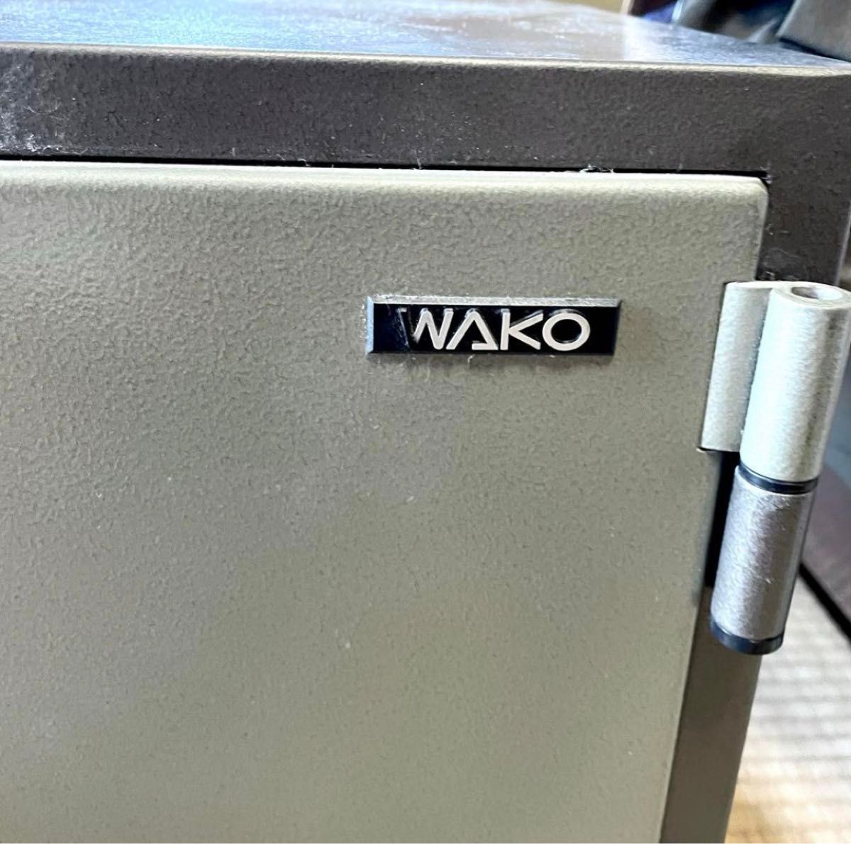 WAKO 金庫 耐火金庫 シルバーグレー 家庭用 昭和レトロ 厳重保管 WAKO 金庫 耐火金庫 シルバーグレー 家庭用 昭和レトロ 厳重保管