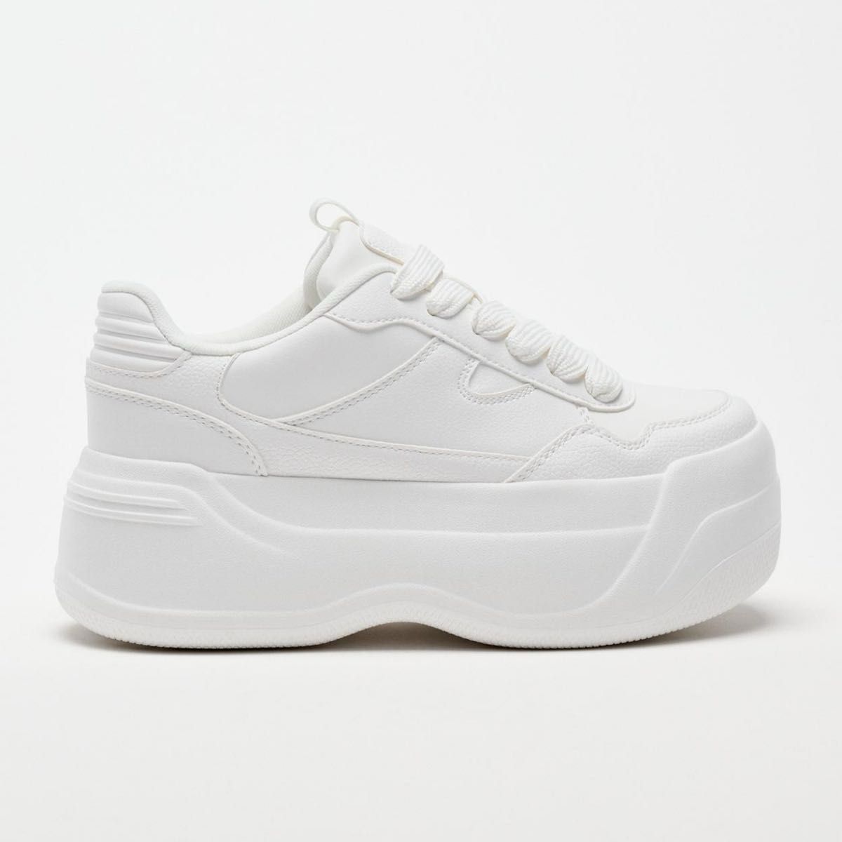 ラスト1足!早い者勝ち!完売品!ZARA 厚底スニーカー 保存袋付き 新品 ラスト1足!早い者勝ち!完売品!ZARA 厚底スニーカー 保存袋付き 新品